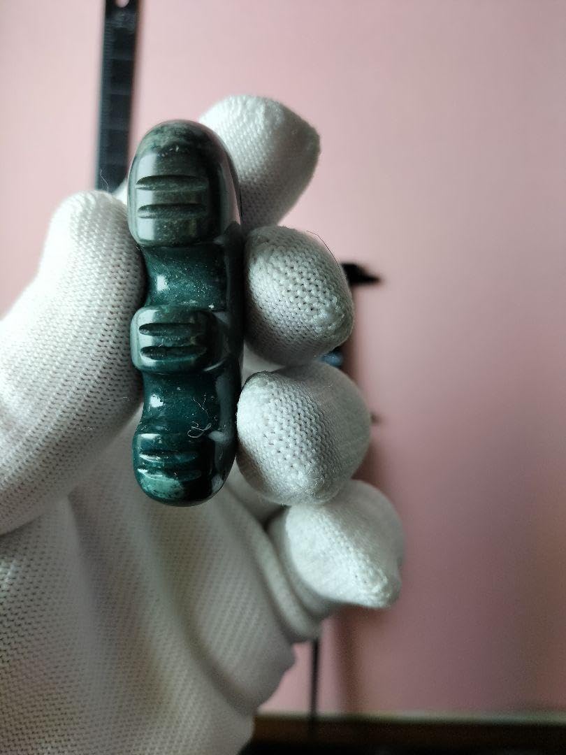 天然石 津軽錦石 の 獣型勾玉(まがたま)です。青碧玉 1点物！ 天然石 津軽錦石 の 獣型勾玉(まがたま)です。青碧玉 1点